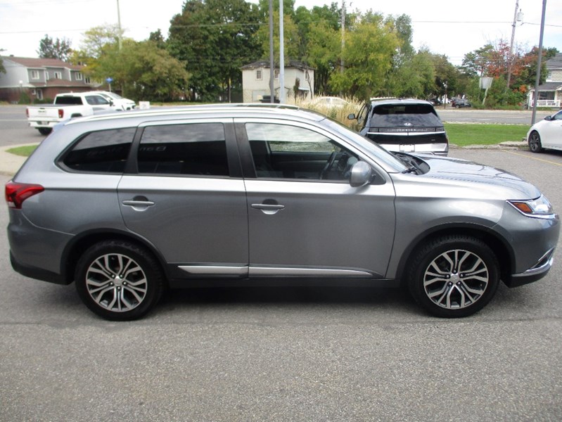 2017 Mitsubishi Outlander AWC 4dr ES