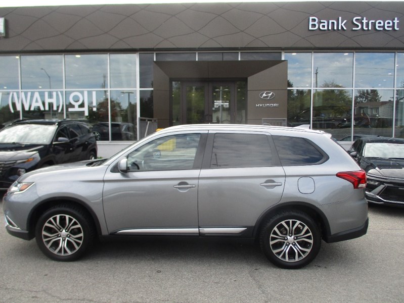 2017 Mitsubishi Outlander AWC 4dr ES