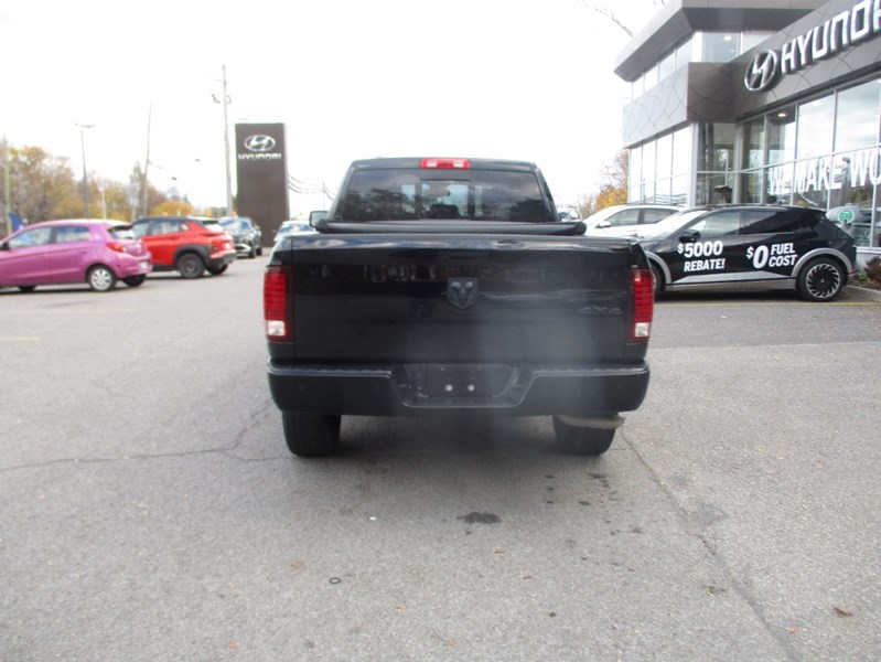 2022 RAM 1500 Classic Tradesman 4x4 Crew Cab 5'7" Box