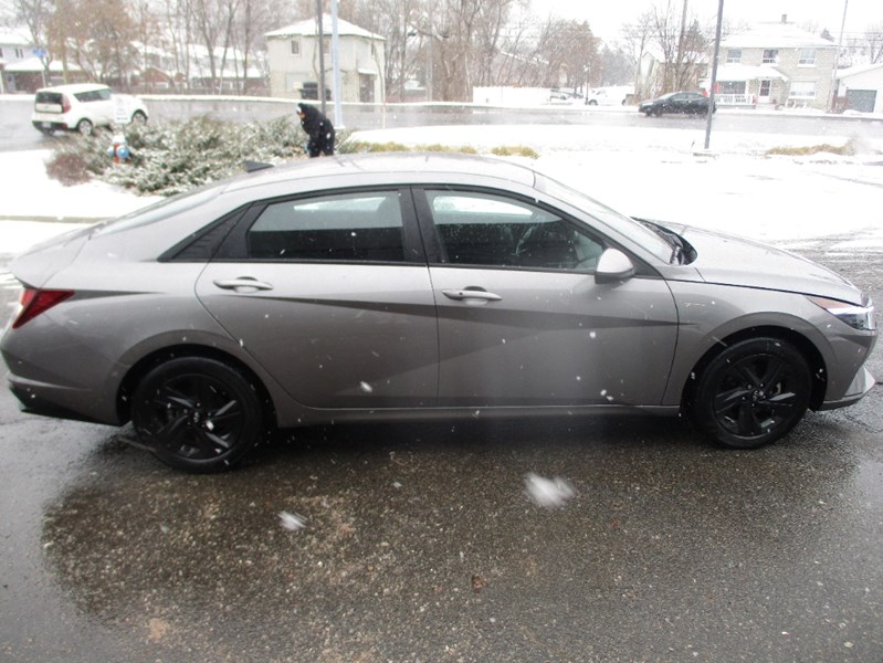 2023 Hyundai Elantra Preferred IVT