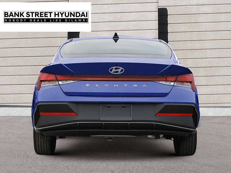 2025 Hyundai Elantra Preferred IVT