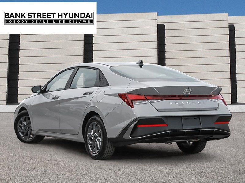 2025 Hyundai Elantra Preferred IVT