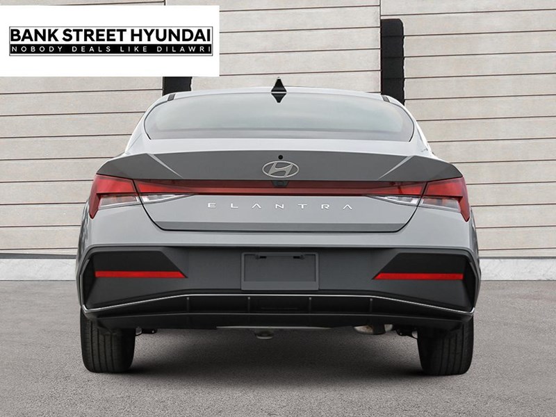 2025 Hyundai Elantra Preferred IVT