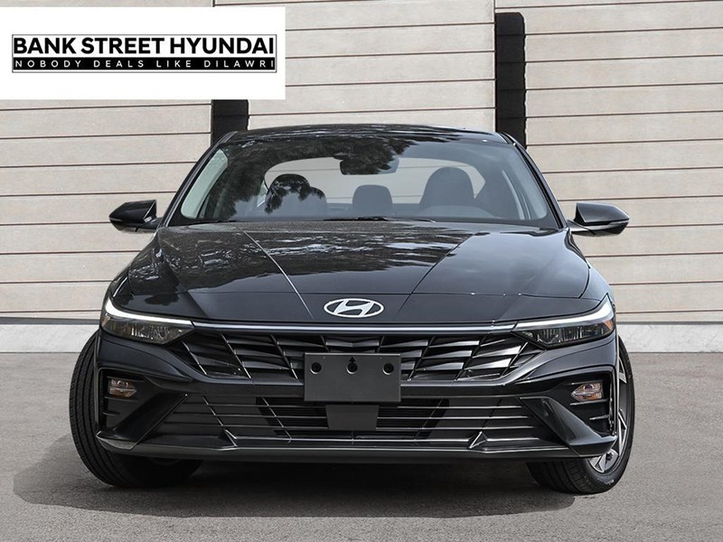 2025 Hyundai Elantra Luxury IVT