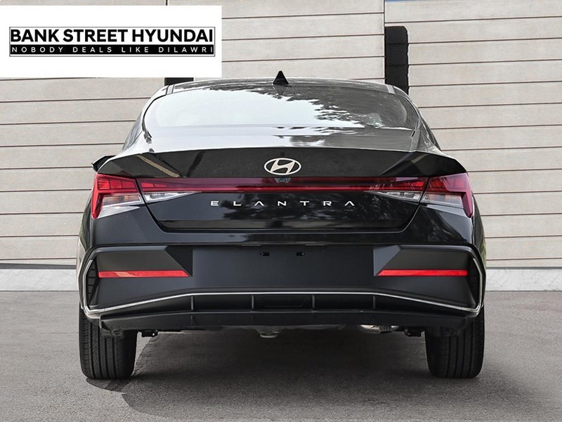 2025 Hyundai Elantra Luxury IVT