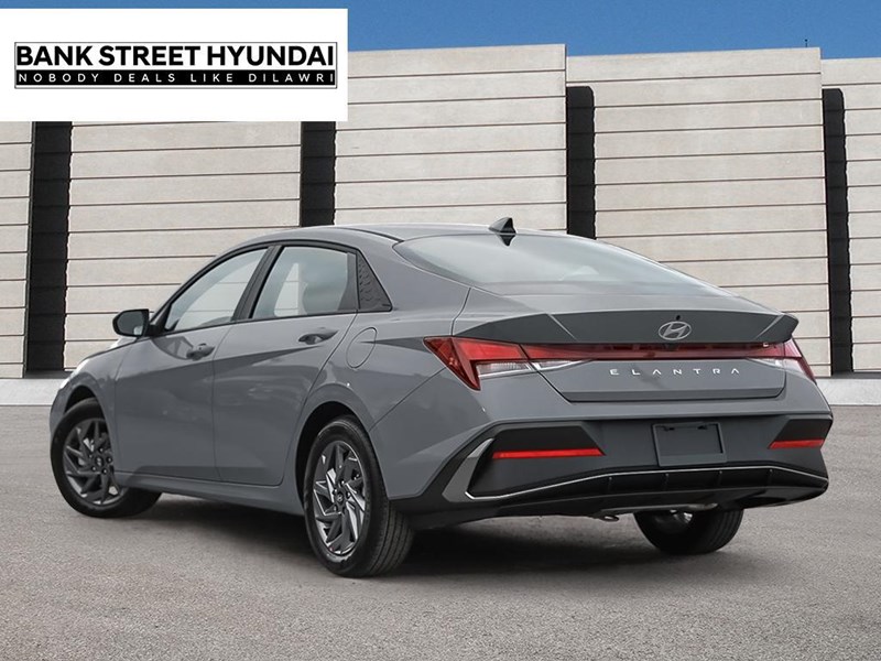 2025 Hyundai Elantra Preferred IVT