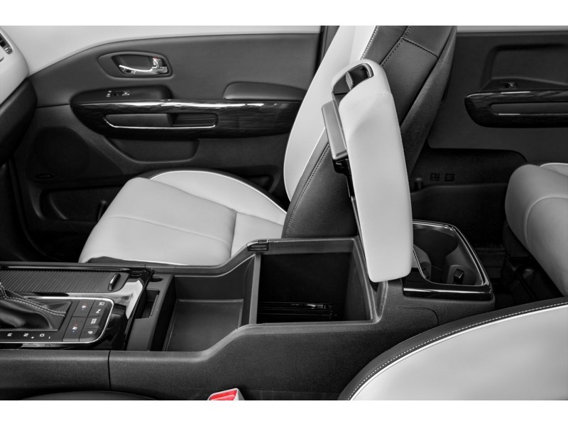 2018 Kia Sedona SXL FWD Interior Shot 7